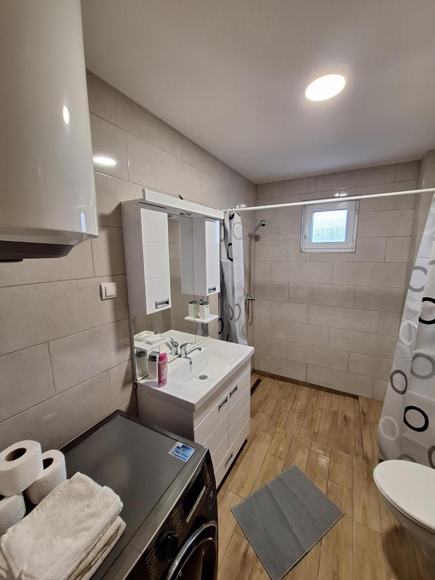 Expo Airport Otel Surčin Zewnętrze zdjęcie
