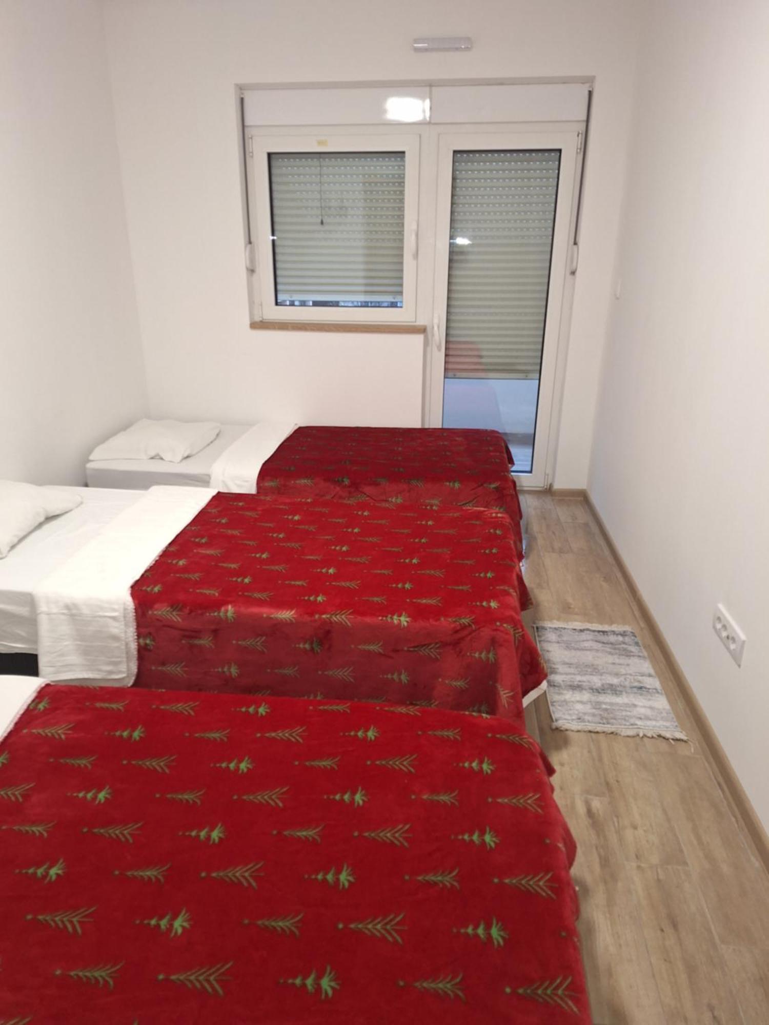 Expo Airport Otel Surčin Zewnętrze zdjęcie