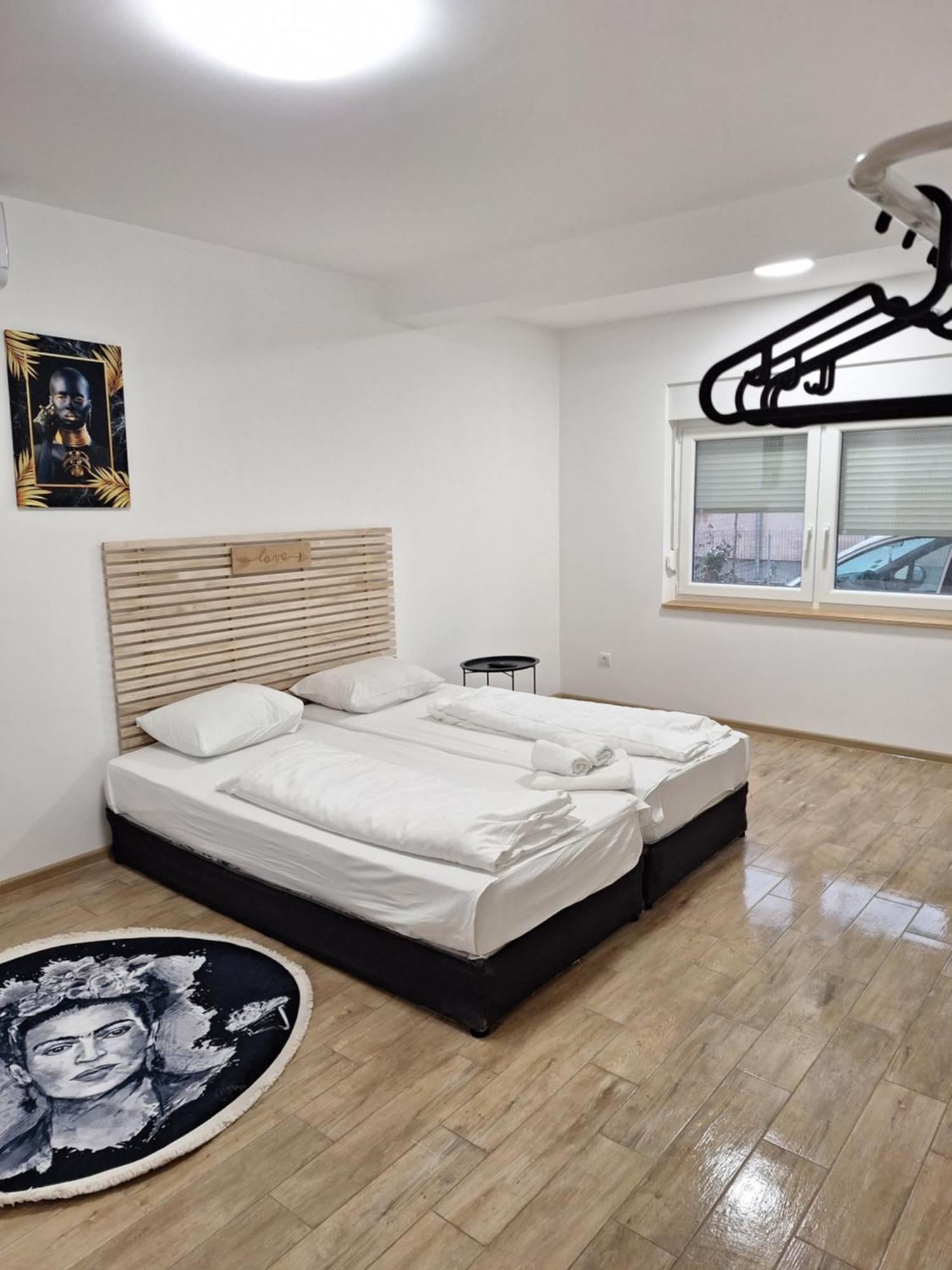Expo Airport Otel Surčin Zewnętrze zdjęcie