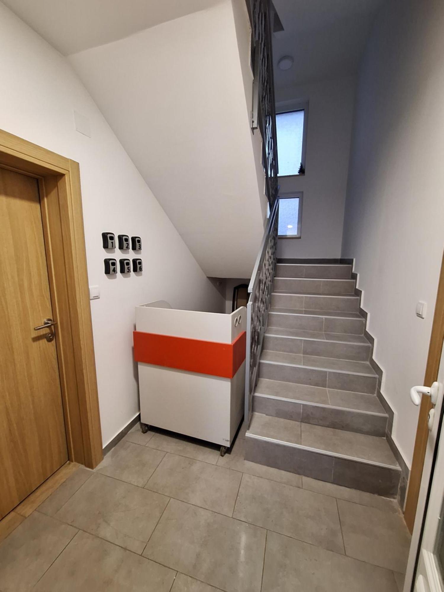 Expo Airport Otel Surčin Zewnętrze zdjęcie