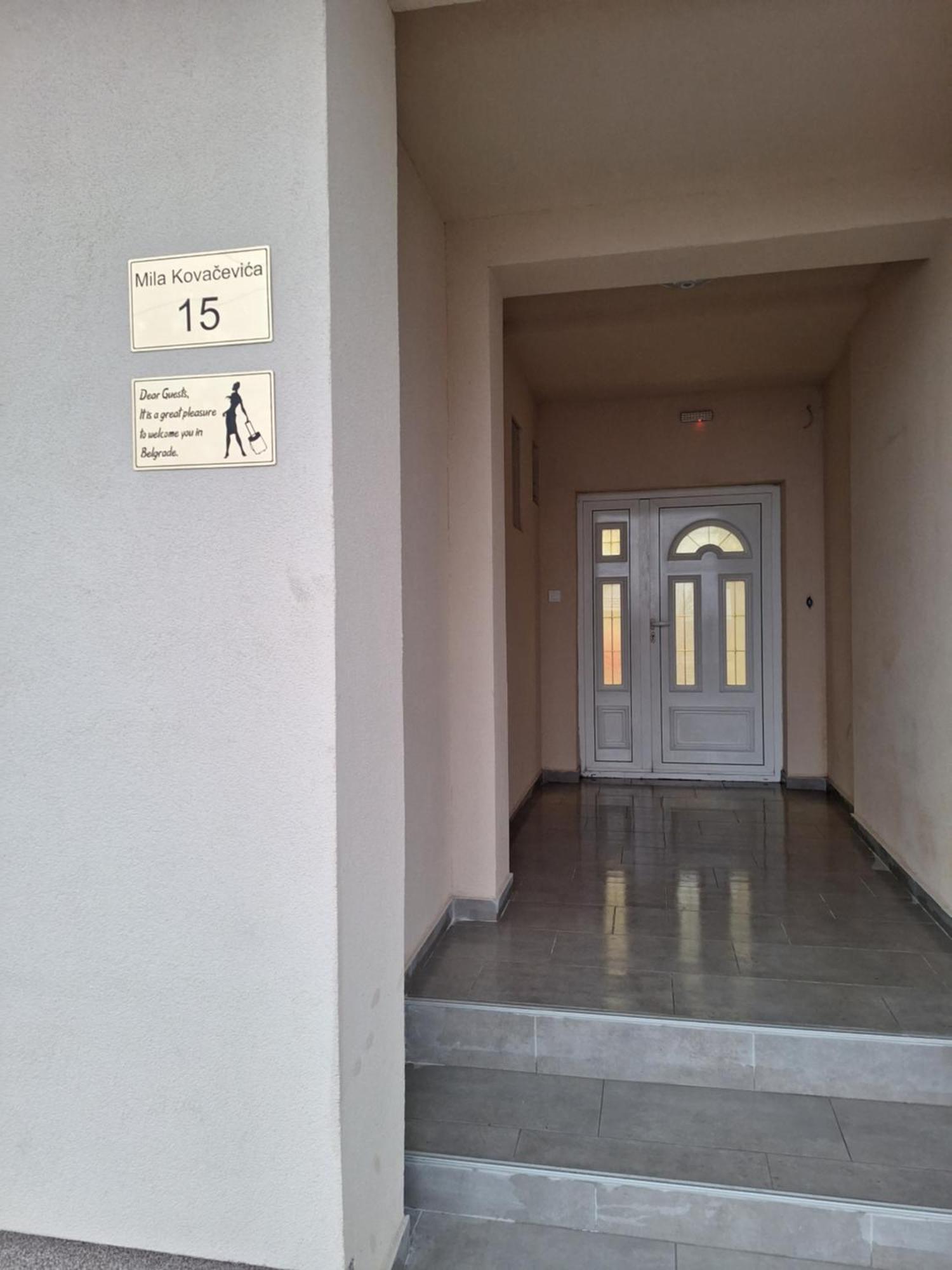 Expo Airport Otel Surčin Zewnętrze zdjęcie